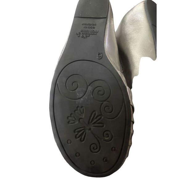 Disney Womens Silver Metallic Slip On Hana Montana Flats Ballet Shoes Size 9 - Picture 4 of 11